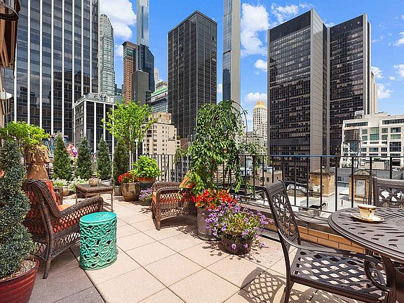 2nd image of 25 W 54th St
