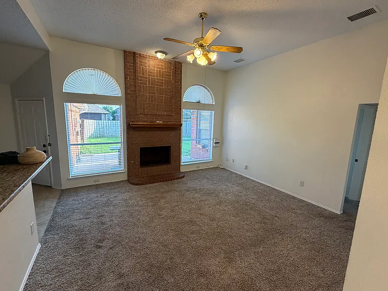 2305 Austin Dr — Photo 7
