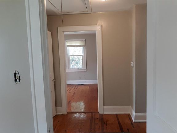 3rd image of 423 Plowden Ave