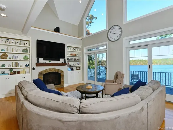 215 Bennett Rd, Voluntown, CT 06384