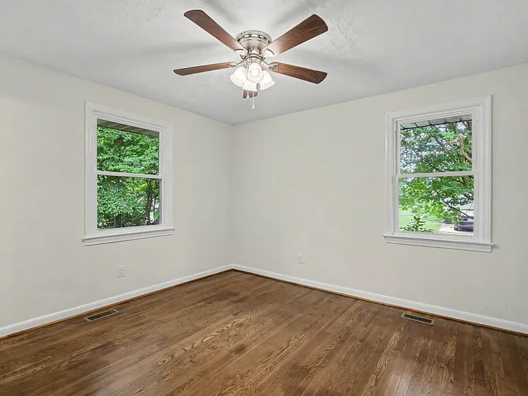 1221 Burlington Rd — Photo 25