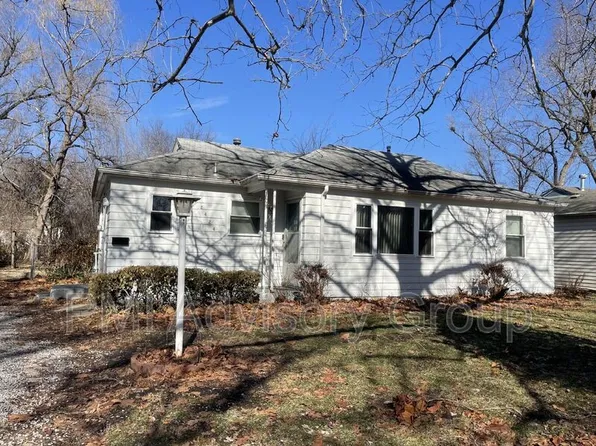 2424 SW 25th Dr, Topeka, KS 66611