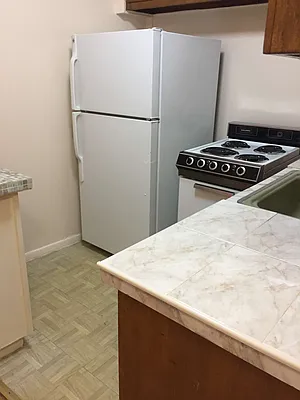 Rented by Metroline Realty | media 22