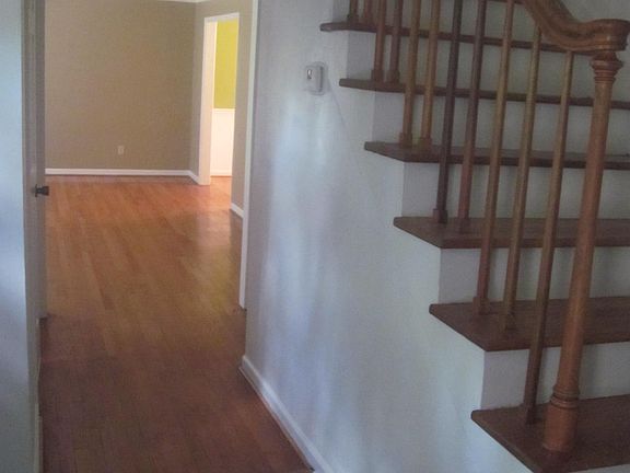 2nd image of 6801 Summerlin Pl
