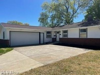8045 Royal Ridge Dr, Parma, OH, 44129