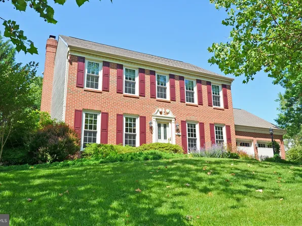 15472 Waters Creek Dr, Centreville, VA 20120