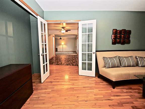 3rd image of 6379 Oriole Dr