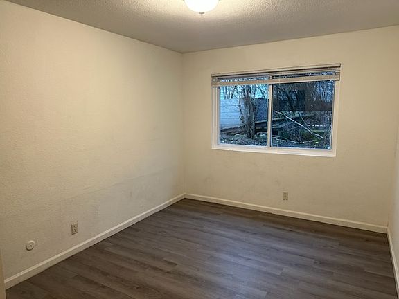 5th image of 172 Columbia Way #C