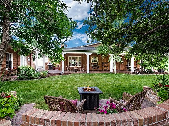 Southern Style Side Yard