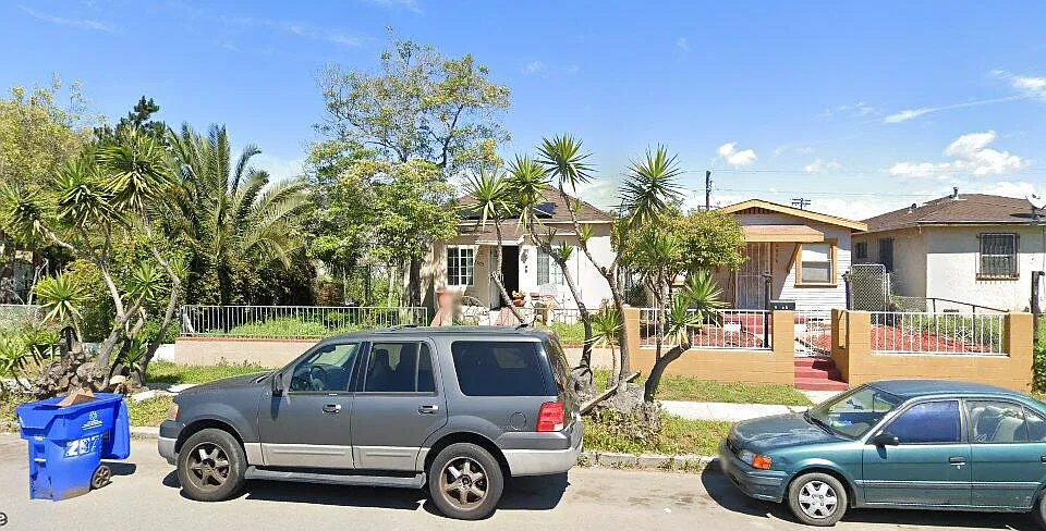 2870 Webster Ave