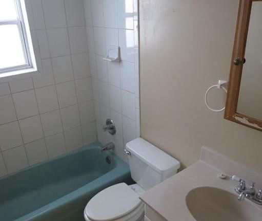 2nd image of 533 W 20th St #26