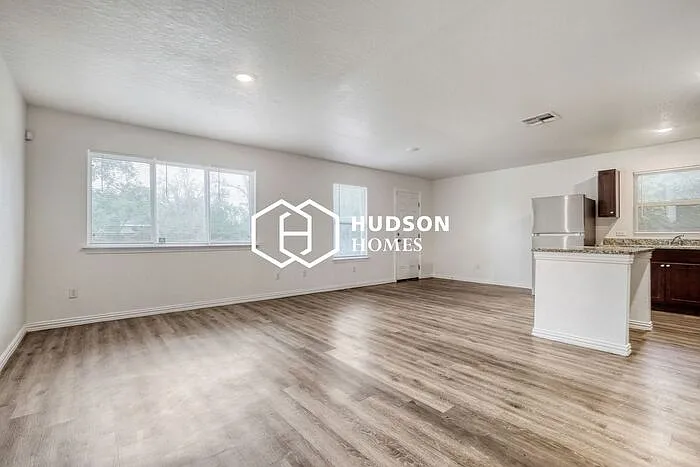 323 Ferris Ave — Photo 3