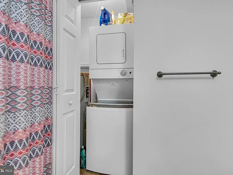 1307 Bennett Pl — Photo 32