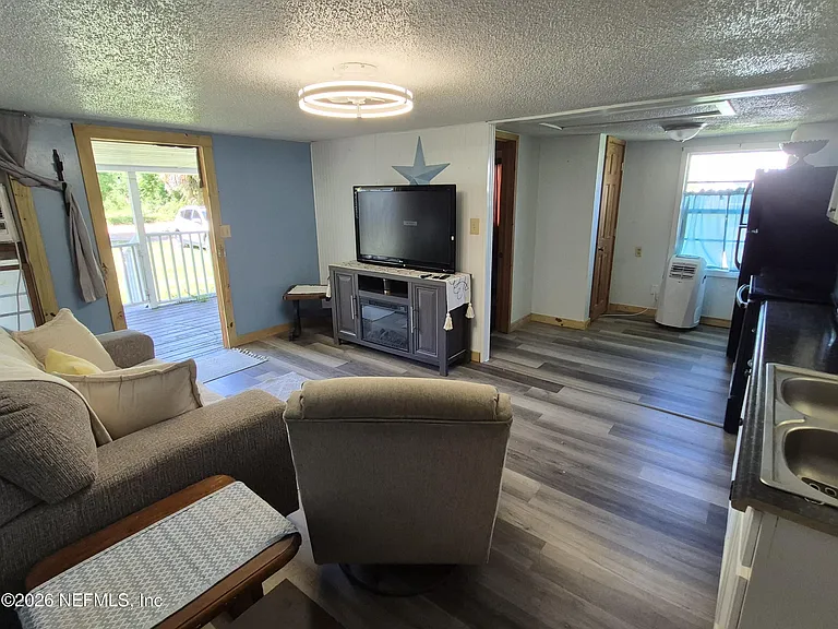 108 Mocking Bird Ln — Photo 3