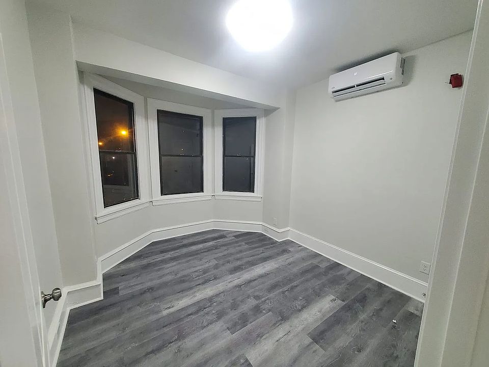 1st image of 5008 Oxford Ave #111