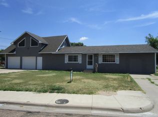 1602 N 11th St, Garden City, KS 67846