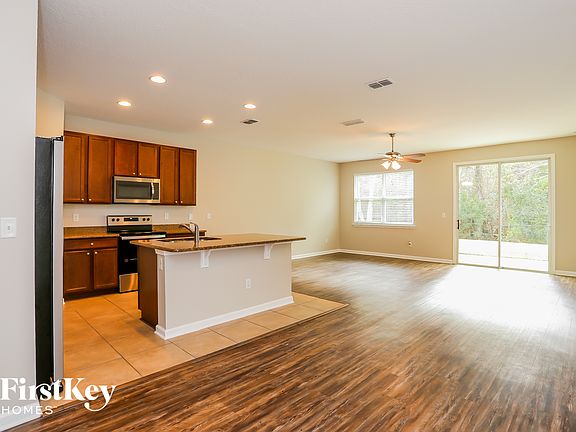 4th image of 2952 Mainsail Cir N