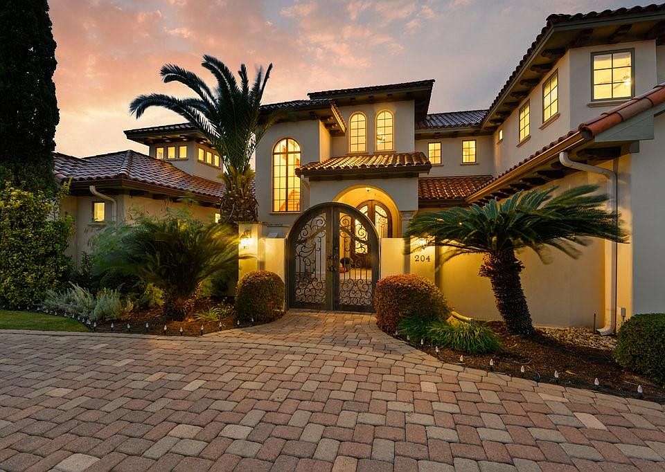1st image of 204 Golden Bear Dr