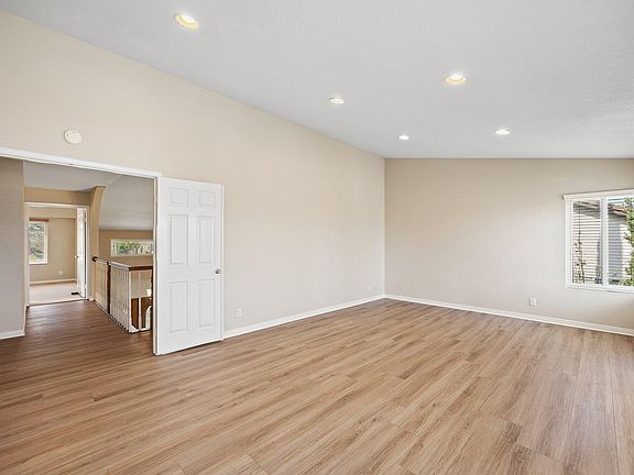 5th image of 1090 Summitridge Dr