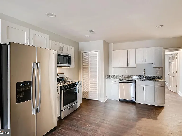 316 E 25th St #1 — Photo 5