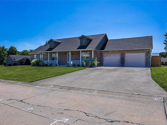 2nd image of 494 Oak Meadow Dr