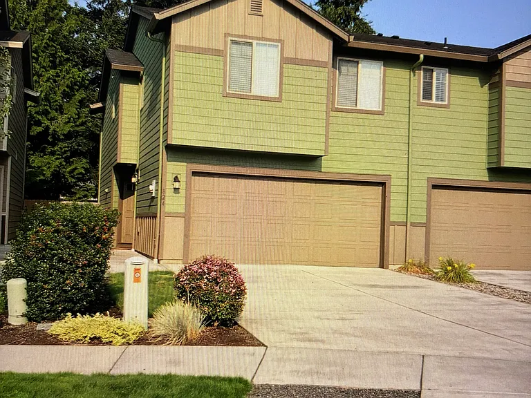 824 NE 109th Ct — Photo 18