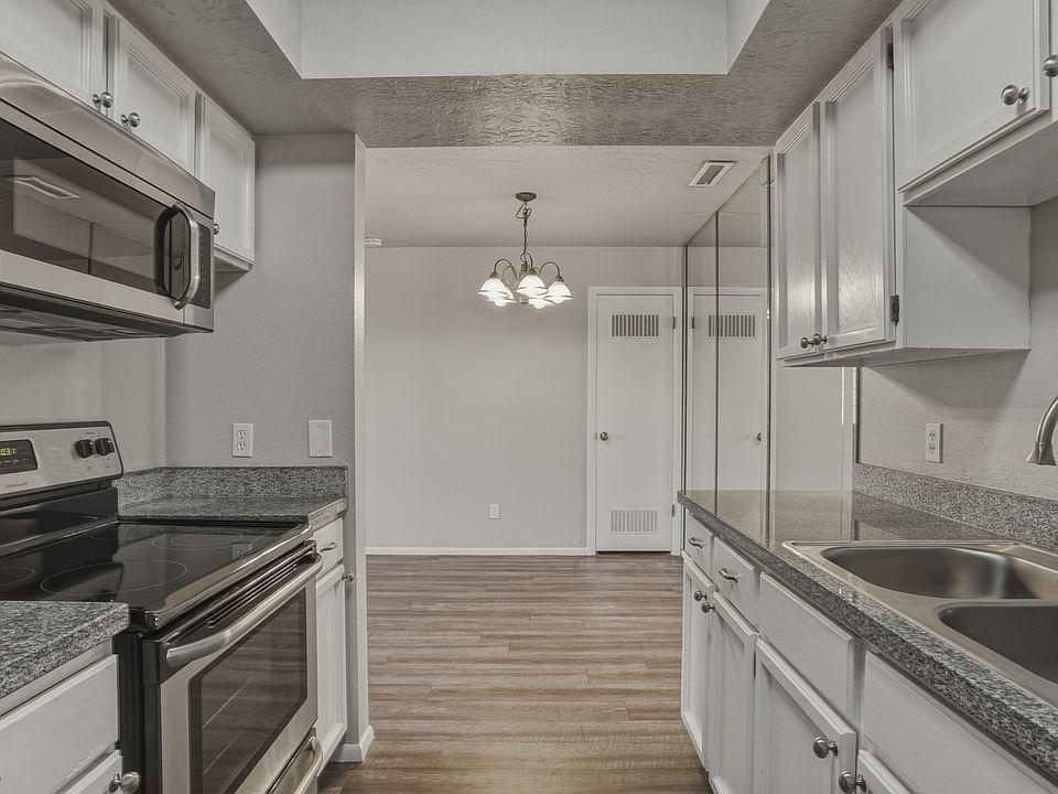 1st image of 1462 E Foxboro Dr #2