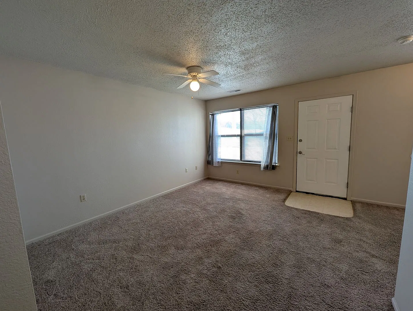 1292 W Ashley Rd — Photo 3