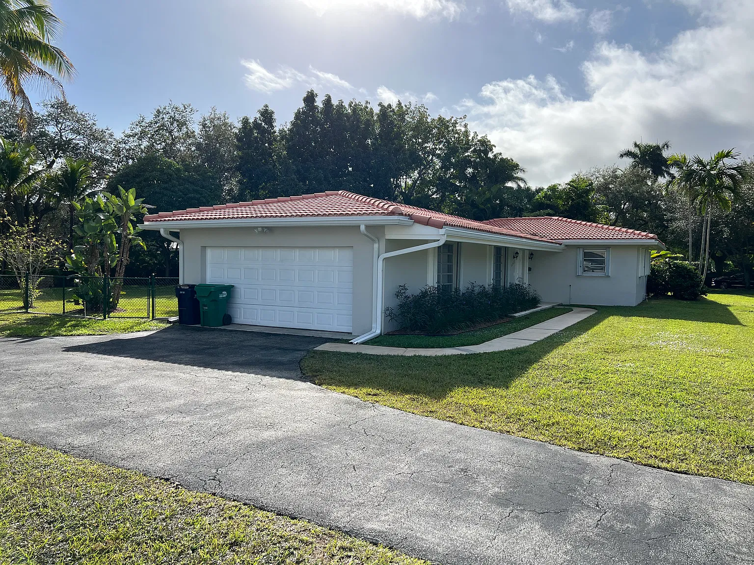 3 bed, 1415 sqft, $4,900 — Photo 3