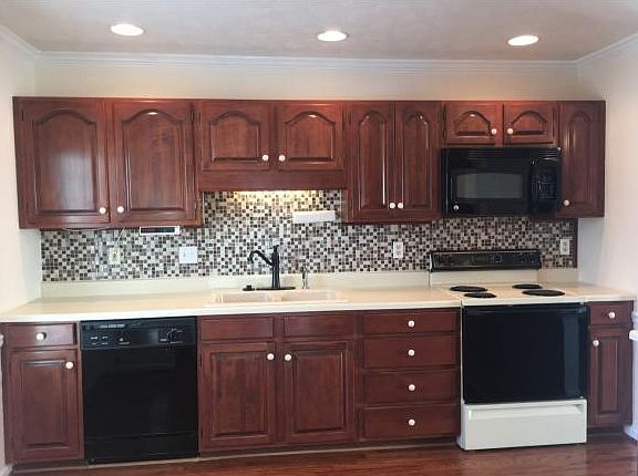 3rd image of 813 Barclay Dr #5