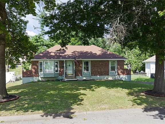 2nd image of 10818 Bellaire Ave
