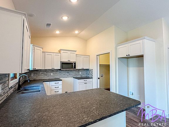 4th image of 3321 Eagle Dr