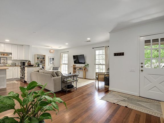 3rd image of 2403 Elmglen Dr