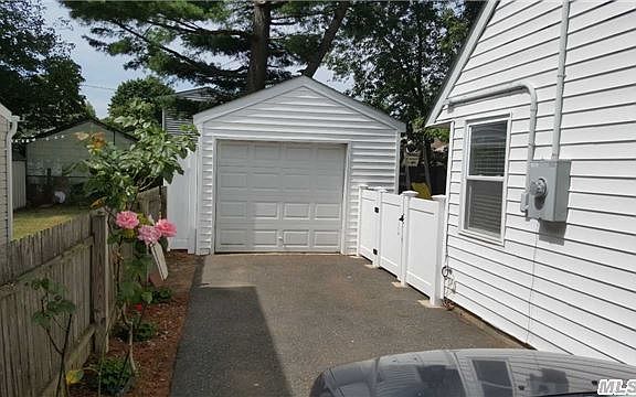 4th image of 811 Merillon Ave
