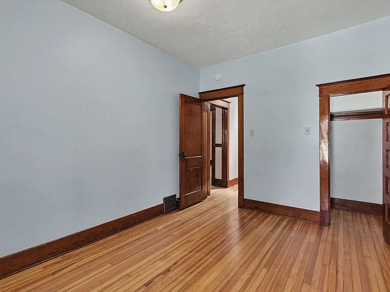 2123 S Franklin St — Photo 11