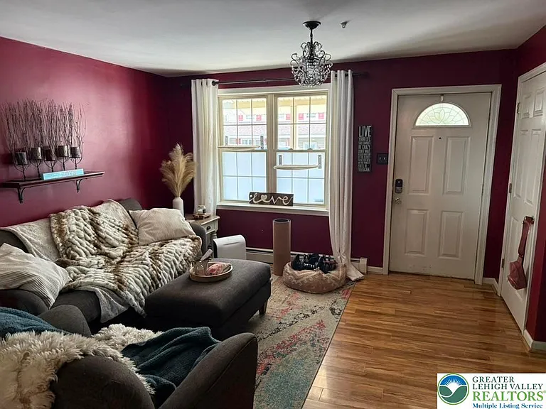 603 W Washington St — Photo 5