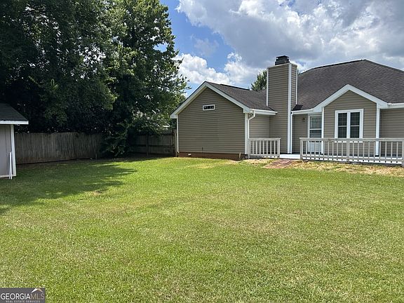 4th image of 215 Wrasling Way
