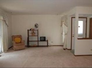 2137 Southwind Cir, Schaumburg, IL 60194