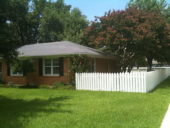 4th image of 141 E Scotland Dr