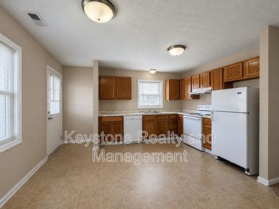 4th image of 270 Thompsonville Ln APT 201