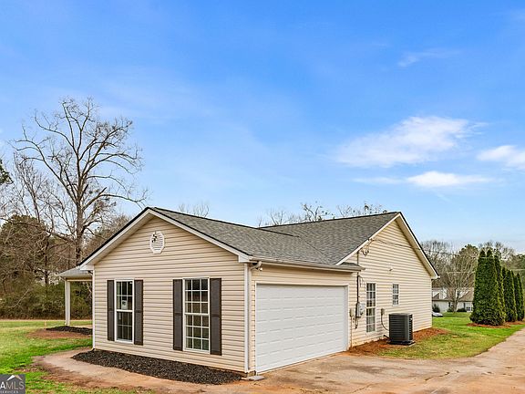 3rd image of 185 Wilson Rd