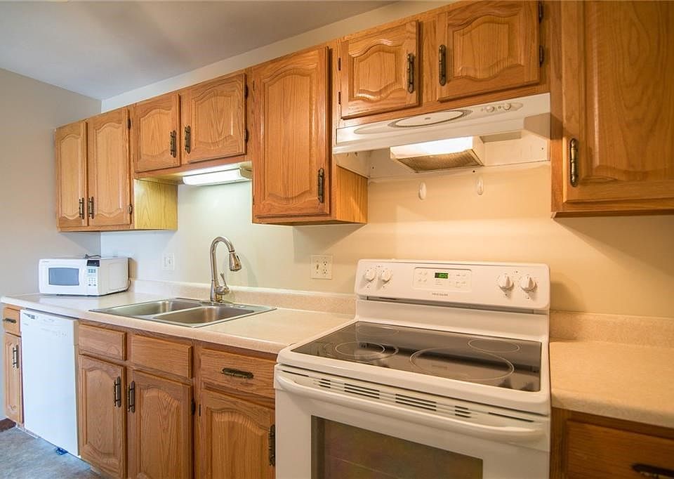 1st image of 46 Village Ct
