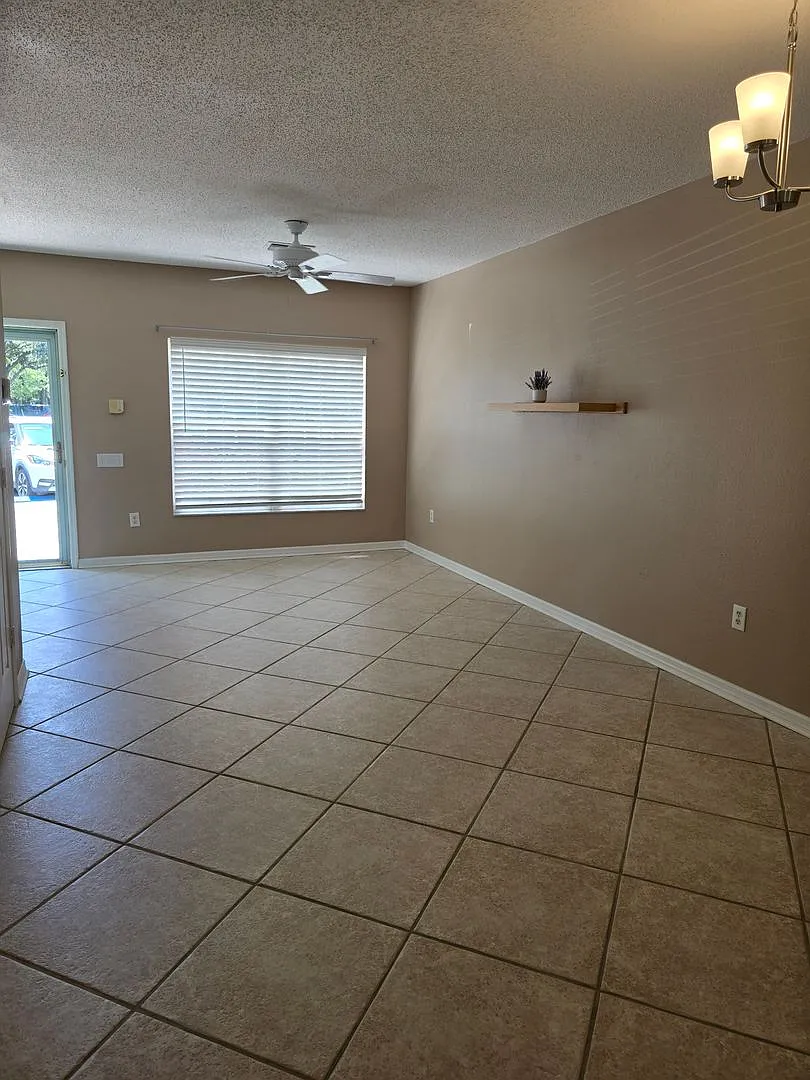 Immaculate 2-Bedroom, 2.5-Bath Townhome in Gated Hunter's Key Prime New Tampa Location — Photo 4
