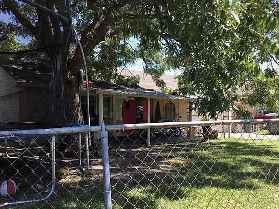 3rd image of 3109 Echo Dr