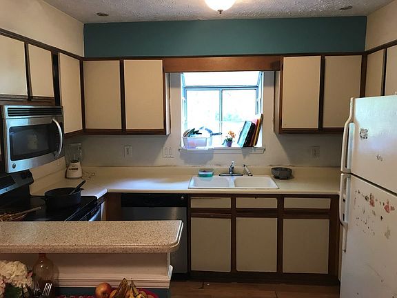3rd image of 107 N Meade Dr