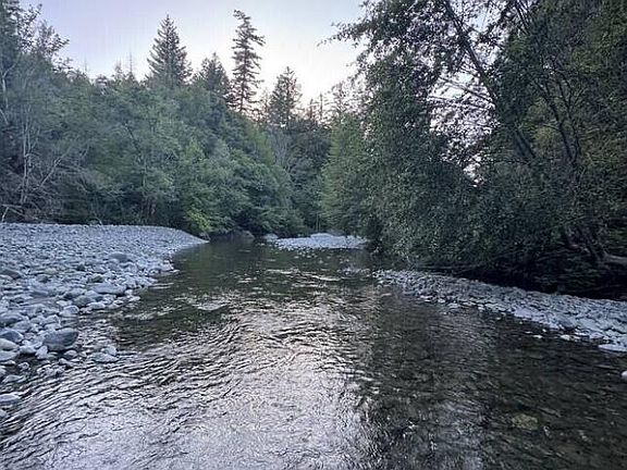 5th image of 22525 Alderpoint Rd