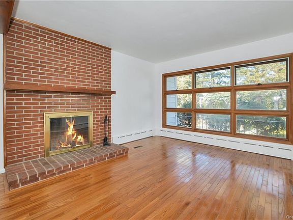 4th image of 25 Dickinson Ave