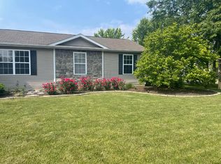 365 Marilyn Rd, Burns Harbor, IN 46304