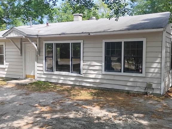 3rd image of 1943 Moore Rd