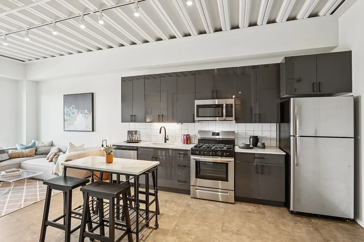 1 bed, 1.0 bath, 676 sqft, $2,550 — Photo 2